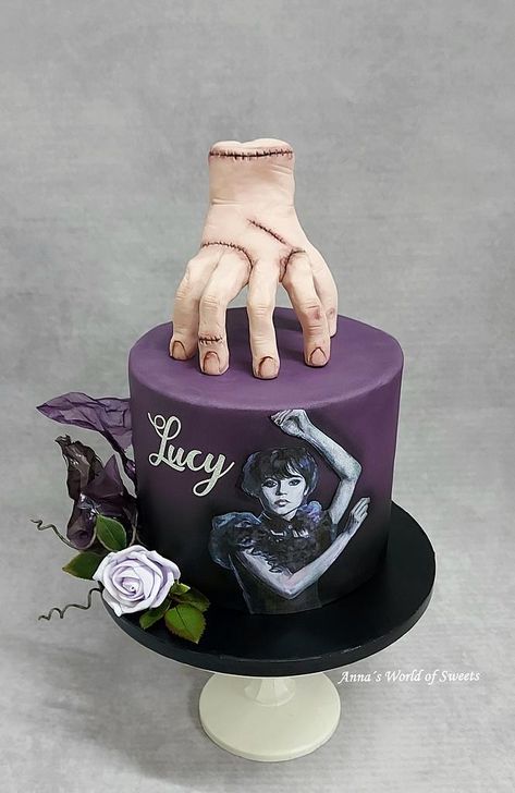 #cake #cakedecorating #cakeart #cakedecor #cakesdecor Wednesday Addams Thing Cake, Thing Cake Wednesday, Wednesday Birthday Decorations, Wensday Cake Ideas, Wednesday Cake Ideas, Wensday Cake, Wednesday Cookies, Wednesday Birthday Cake, Spooky Food Ideas