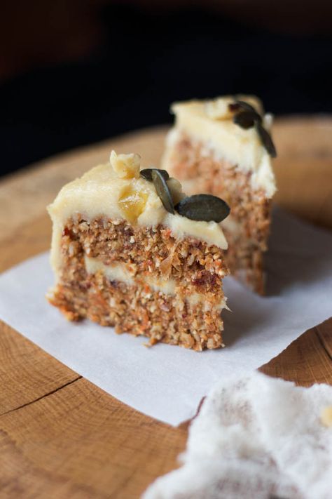 Wholehearted Eats : Raw Carrot Cake with Cashew Lemon Cream Raw Carrot Cake, Cashew Cream Recipe, Raw Vegan Desserts, Raw Carrots, Raw Cake, Desserts Vegan, Cashew Cream, Raw Desserts, Lemon Cream