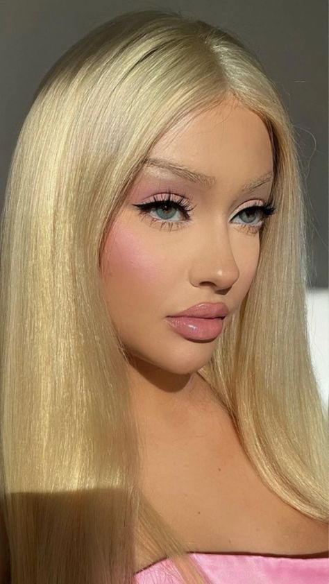 Barbie Makeup, Makeup Ideas, Barbie inspo Makeup Barbie Makeup Look, Doll Face Makeup, Bratz Doll Makeup, Makeup Look Ideas, Girly Makeup, Princess Makeup, Barbie Makeup, Hair Mistakes, Doll Makeup