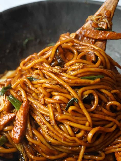 Shanghai Fried Noodles - Christie at Home Noodles Stir Fry Recipes, Lunch With Noodles, Wok Noodles Recipes, Chinese Takeout Noodles, Chinese Noodle Sauce Recipe, Asian Noodle Stir Fry Recipes, What To Cook In A Wok, Chicken Chinese Noodles, Thai Fried Noodles