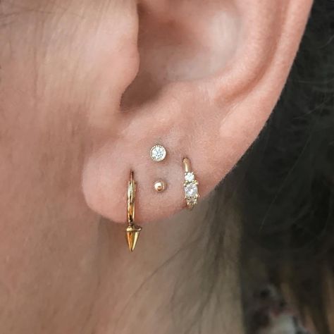 Earlobe Piercing Inspiration Piercing Snug, Ear Piercing Ideas, Curated Ear, January Birthstone Jewelry, Maria Tash, Piercing Ideas, Ear Piercing, Body Piercing Jewelry, Ear Jewelry