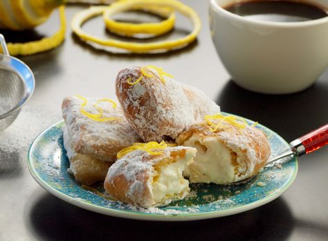 Stuffed Beignets, Beignets Recipe Easy, Brunch Sweets, Coffee Sweets, Beignet Recipe, Food Network Chefs, Clean Breakfast, Dessert Breakfast, Breakfast Coffee