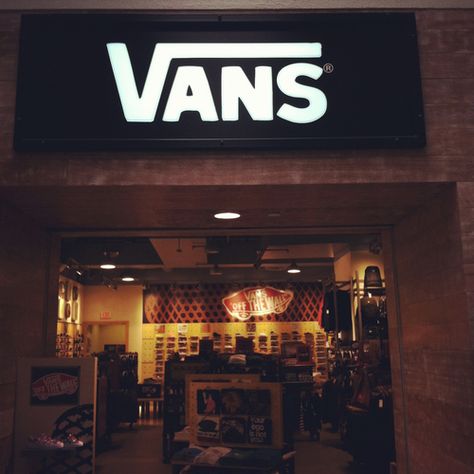 Skate Brands, Vans Store, Vans Skate, Streetwear Men, Vans Shop, Vans Off The Wall, High Life, What Makes You Happy, Love Is Free