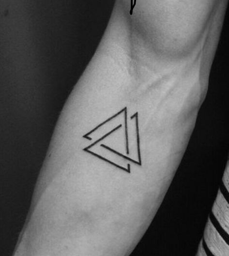 Arm Tattoo Designs, Tatuagem Masculina Pequena, Basic Tattoos, Wrist Tattoos For Guys, Triangle Tattoos, Simple Tattoo Designs, Inspiration Tattoos, Tattoos Geometric, Arm Band Tattoo