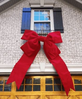 Outdoor Bows Christmas, Outdoor Christmas Bows, Giant Christmas Bow On House, Diy Giant Bow For House, Diy Huge Bow, Giant Bow Tutorial, Large Christmas Bows Diy, How To Make A Giant Bow, Diy Large Bow