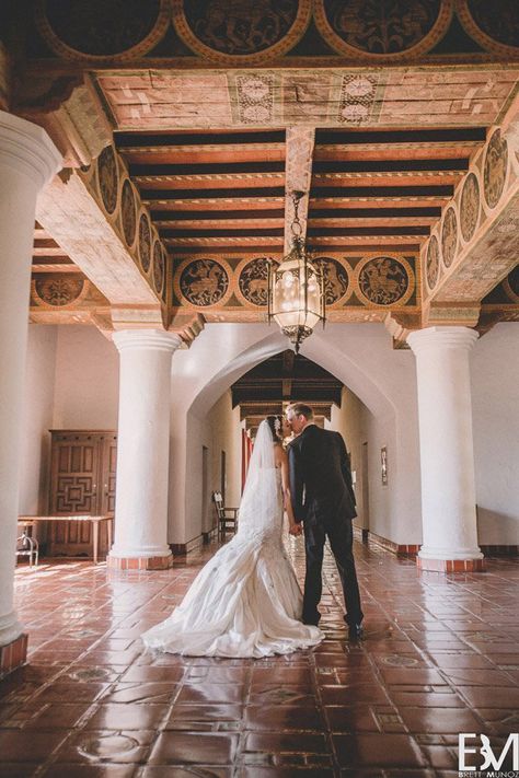 Richelle and Luke's Santa Barbara Courthouse wedding ceremony and reception at El Paseo Restaurant. Courthouse Pictures, Wedding Santa Barbara, Santa Barbara Courthouse Wedding, Living Room Furniture Modern, Santa Barbara Mission, Courthouse Wedding Photos, Spanish Home Decor, Santa Barbara Courthouse, Modern Office Furniture