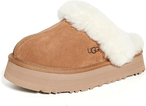 Good Walking Shoes, Cute Uggs, Ugg Slippers Women, Ugg Store, Chestnut Uggs, Disco Style, Ugg Slippers, Classic Boots, Womens Uggs