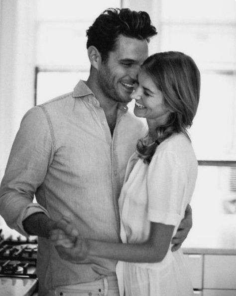 Black and white portrait of a couple in an intimate embrace inside thier home in the kitchen. Paros, Engagement Pictures, Photo Couple, Couple Shoot, Natural Environment, Love Couple, Couples Photoshoot, Wedding Tips, Engagement Couple