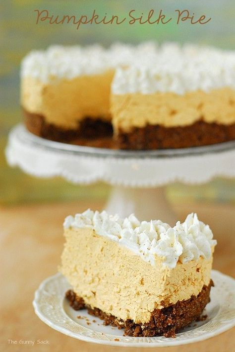 Pumpkin Cream Pie Recipe, Silk Pie Recipe, Healthy Pumpkin Dessert, Pumpkin Cream Pie, Holiday Buffet, Delicious Holiday Desserts, Dessert Halloween, Silk Pie, Wine Spritzer