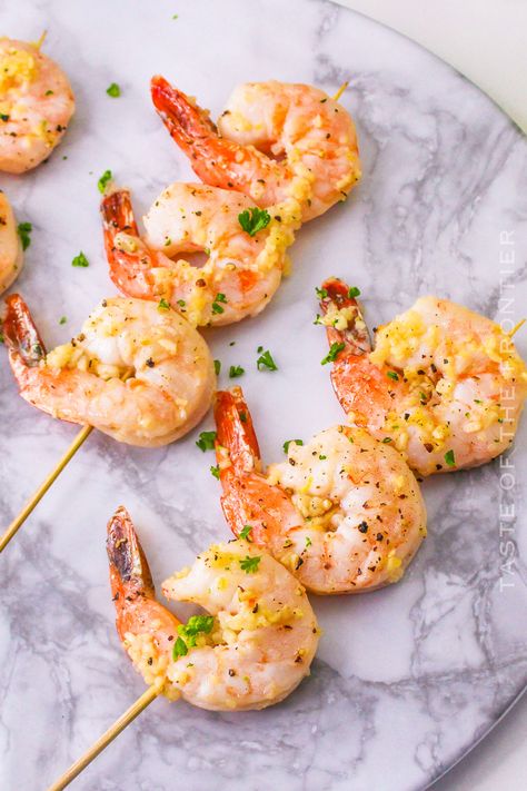 Shrimp Skewers In Oven, Quick Easy Dinner Cheap, Lake Snacks, Oven Baked Shrimp, Shrimp In The Oven, Recipe For Shrimp, Best Easy Dinner Recipes, Dinner Favorites, Shrimp Skewers