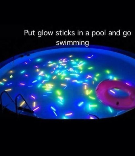 Cool nighttime pool party idea Water Blob, Lev Livet, Christina Grimmie, Go Swimming, Fun Sleepover Ideas, Night Swimming, Summer Fun List, Foto Tips, Summer Plans