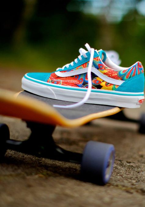 Shoes & board Vans Shoes Old Skool, Vans Shoes Fashion, Men Shoes Casual, Mens Vans Shoes, Custom Shoes Diy, Trendy Shoes Sneakers, Kicks Shoes, All Nike Shoes, Best Shoes For Men