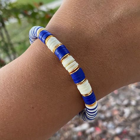 A beautiful Heishi bead bracelet with nautical colors 🏝 Perfect for a daily outfit 😍💫💜 Beaded Bracelets Blue, Beads Projects, Heishi Bead Bracelet, Heishi Bracelets, Stacked Beaded Bracelets, Matching Couple Bracelets, Heishi Bracelet, Spirit Store, Beaded Things