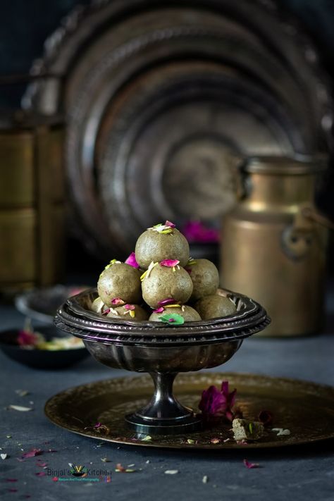 Nag Panchami, Sweets Photography, Puja Decoration, Indian Food Photography, Ladoo Recipe, Food Innovation, Sweet Dish, Restaurant Photography, Wedding Sweets