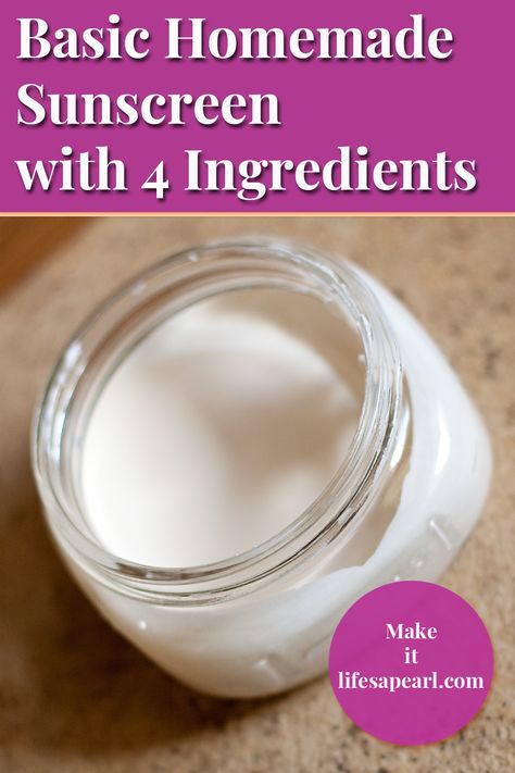 Natural Sunscreen Recipe, Sunscreen Recipe, Homemade Wrinkle Cream, Safe Sunscreen, Diy Skin Care Recipes, Natural Sunscreen, Natural Body Care, Homemade Bath Products, Sunscreen Lotion