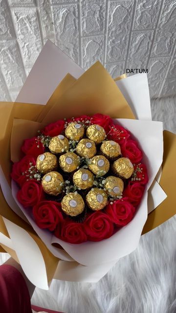 Diy Chocolate Flower Bouquet, Rose And Ferrero Bouquet, Sweet Flowers Bouquet, Ferrorocher Bouquet, Ferrorocher Chocolate Bouquet, Rose Chocolate Bouquet, Flowers Bouquet With Chocolate, Chocolate Roses Bouquet, Chocolate And Roses Bouquet