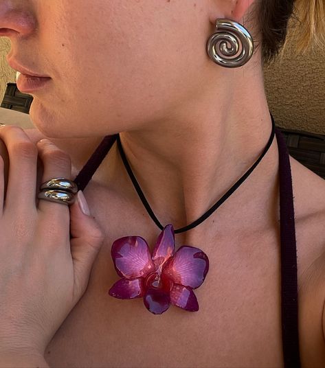 🌺🌺Magenta hues. Wearing Limited Edition Orchid Necklace, Whirl Earrings & Moon Rings. Outfits With Jewelry, Orchid Accessories, Orchid Resin Jewelry, Orchid Pendant, Orchid Jewelry, Orchid Necklace, Orchid Earrings, Edgy Accessories, Real Flower Jewelry