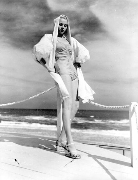 When cold weather blows into Florida, for those very few days, dress warmly with this coat and hood. (1947) | Florida Memory Pin Up Swimsuit, Vintage Swim, Classic Actresses, Miami Fashion, 1940s Fashion, Golden Age Of Hollywood, Vintage Pinup, Pin Up, Fashion Show