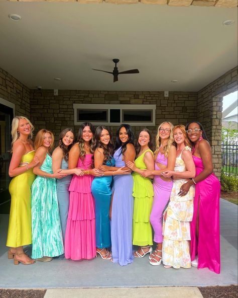 Spring Fling Sorority Party Themes, Sorority Retreat, Spring Fling Party, Sorority Formal Dress, Sorority Photoshoot, Homecoming Poses, College Grad Photos, Sorority Party, Sorority Poses