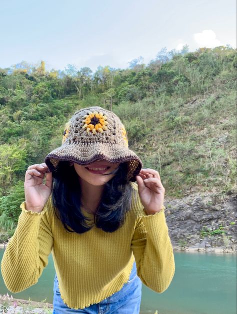 Bucket hat Milk Cotton Yarn Projects, Sunflower Bucket Hat, Sunflower Bucket, Cotton Yarn Projects, Bucket Hat Crochet, Bucket Hat Outfit, Milk Cotton Yarn, Cozy Oversized Sweaters, Crochet With Cotton Yarn