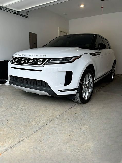 Range Rover Selfie, Range Rover White Aesthetic, White Range Rover Aesthetic, Range Rover Aesthetic, Rover Aesthetic, White Range Rover, Mom Cars, Range Rover White, Range Rover Sv