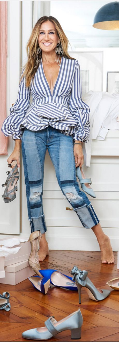 Sarah Jessica Parker Sarah Jessica Parker Style, Sarah Jessica Parker Shoes, Sukienki Maksi, Sara Jessica Parker, Gingham Blouse, Style Désinvolte Chic, Striped Peplum Top, Style Casual Chic, Stil Boho