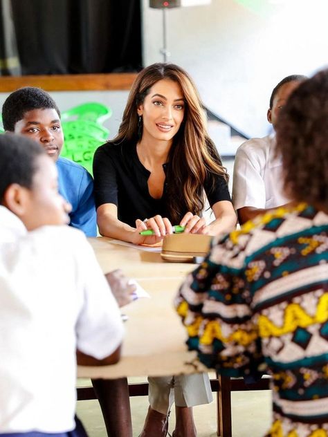 Amal Clooney Work Outfits, Amal Clooney Aesthetic, Amal Clooney Work, Amal Clooney Outfits, Intelligent Women Aesthetic, Lawyer Woman, Kate Core, Amal Alamuddin Style, Law Outfits