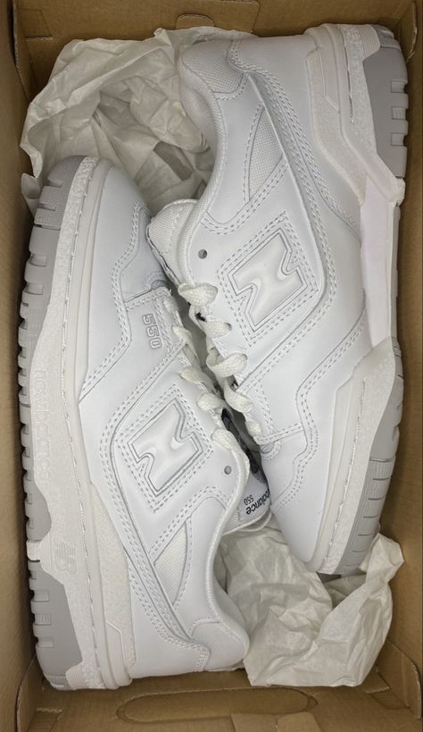 White Snickers Shoes, New Balence550, Basic Sneakers For Women, Sneakers That Go With Everything, Going Out Sneakers, Nb 550 White, Basic White Shoes, Basic Shoes For Women, Shoes That Go With Everything