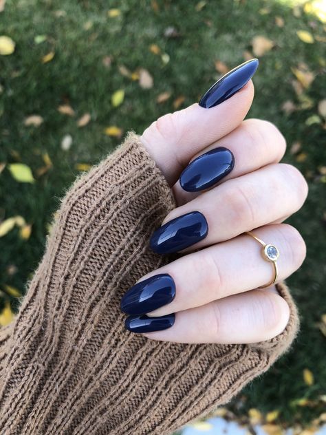 Blue Almond Nails, Sophisticated Nails, Summer Nails Almond, Money Nails, Dark Blue Nails, Kutek Disney, Elegant Nail Designs, Smink Inspiration, Almond Shape Nails