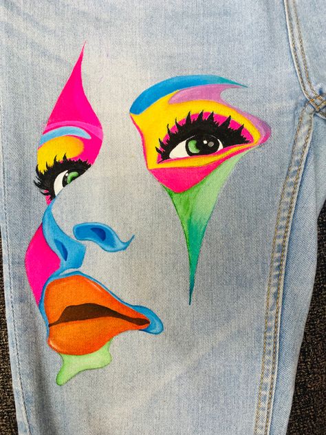 Fabric Paint Designs On Jeans, Fabric Paint On Jeans, Painting On Jackets, Fabric Painting On Denim, Painted Jean Jacket Diy, Fabric Painting On Jeans, Fashion Painting Ideas, Denim Art Painting, Hand Painted Denim Jacket Art