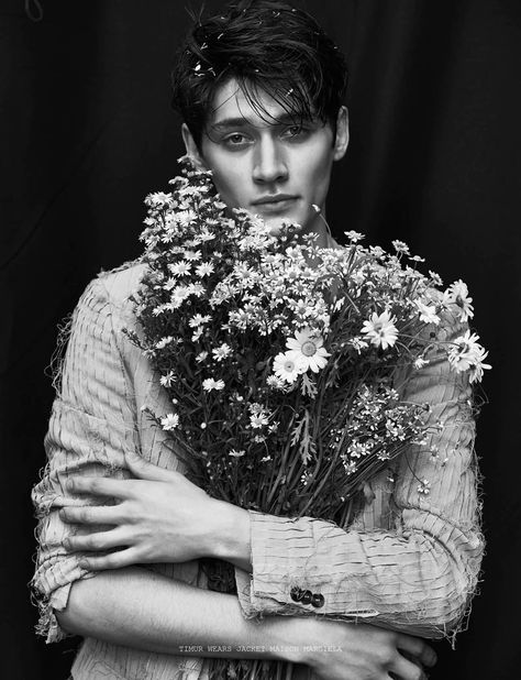 Boyhood: Models are Serene for Elsewhere Cover Shoot Man Holding Flowers, Timur Simakov, Man With Flowers, Flowers For Men, Cold Girl, Flower Photoshoot, Mens Fashion Editorial, Online Comics, Mens Fashion Photography