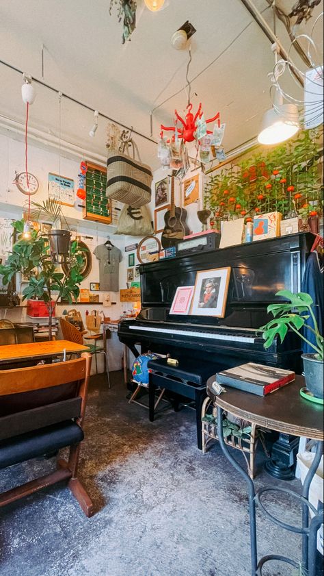 Maximalist Coffee Shop, Maximalist Cafe, Cottage Core Room Ideas, Coffee Shop Interior, Cottage Core Room, Home Plants, Home Idea, Maximalist Interior, Maximalist Style