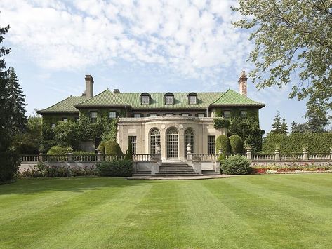 Parkwood Estate Oshawa, Parkwood Estate, Wedding Venues Ontario, Cheap Wedding Venues, Garden Wedding Venue, Wedding Venue Decorations, Places To Get Married, Luxury Wedding Venues, Wedding Site