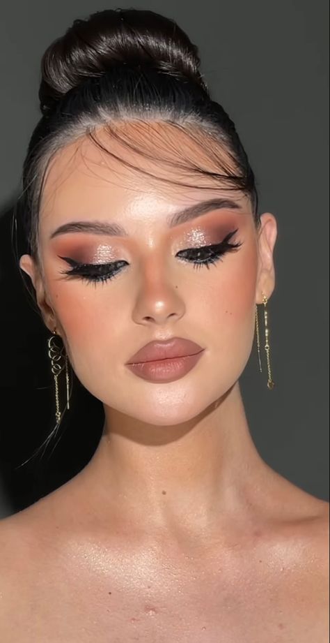 Eyeshadow Looks Night Out, Make Up For Peach Color Dress, Simple But Elegant Makeup Looks, Best Wedding Makeup For Brown Eyes, Evening Makeup Looks Night, Simple Makeup Looks For Wedding, Makeup For Brown Dress, Natural Makeup Looks For Brown Eyes, Brown Wedding Makeup