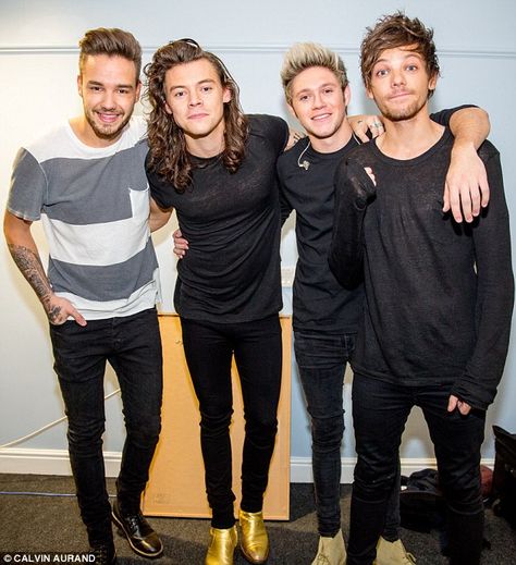 All smiles: One Direction were seen smiling backstage together before their emotional final gig on Saturday night One Direction Fotos, Gambar One Direction, One Direction Wallpaper, One Direction Photos, One Direction Harry, Nicole Scherzinger, One Direction Pictures, X Factor, I Love One Direction