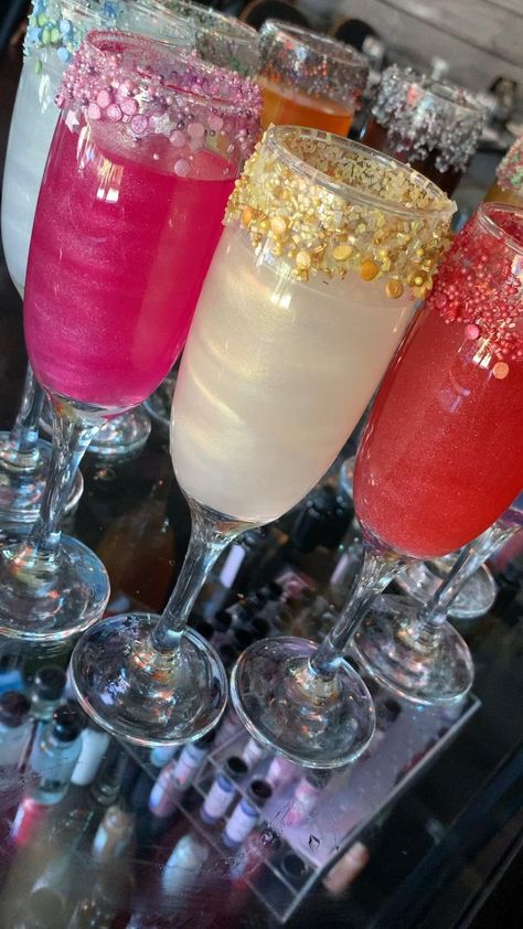 Simply Stunning Cocktail Glitter! [Video] | Yummy alcoholic drinks, Boozy drinks, Alcoholic drinks Shimmering Cocktails, Glitter Drinks Alcohol, Cocktail Decoration Ideas, Cocktail Party Decorations Night, Glitter Party Ideas, Garnish Drink, Glitter Drinks, Glitter Cocktails, Drink Glitter