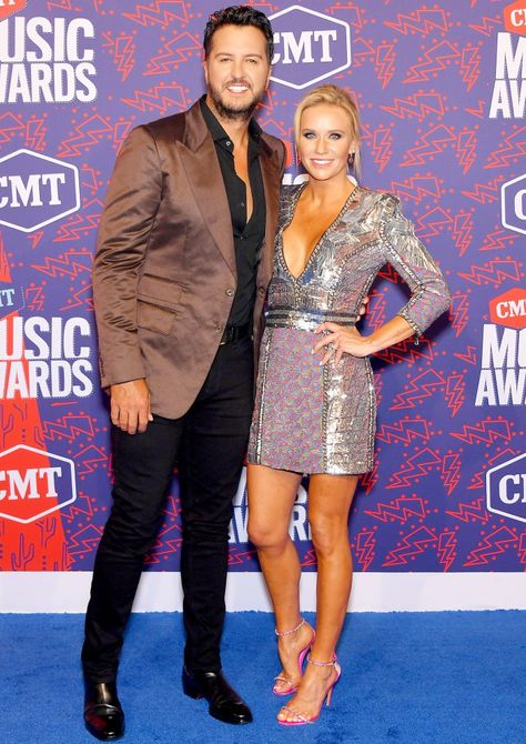 Luke Bryan Family, Luke Bryan Pictures, Hot Country Songs, Cmt Awards, James Decker, Entertainer Of The Year, Country Music Awards, Red Carpets, Blue Carpet