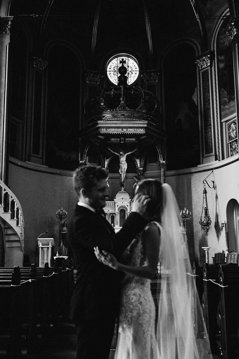 Church Wedding Photos, Church Wedding Photography, Catholic Marriage, Videographer Wedding, Dream Marriage, Catholic Wedding Ceremony, Wedding Shot List, Wedding Picture Poses, Catholic Wedding