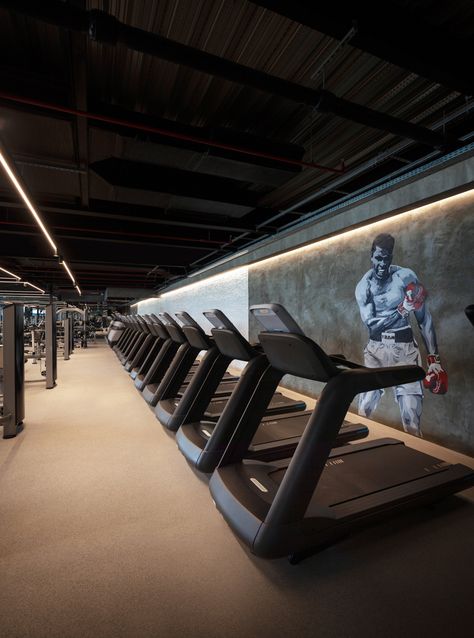 Train Beach Club by L.S. Design Combines Fitness and Hospitality in Dubai - Interior Design La Fitness Gym, Bare Performance, Sports Training Facility, Gym Business, Gym Lighting, Gym Flooring Rubber, Gym Club, Gym Interior, Architecture Magazine