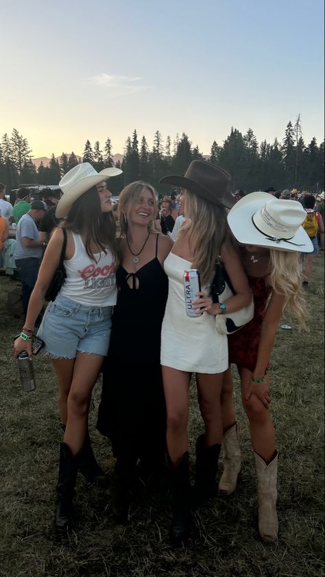 Ellie Thumann Stagecoach, Country Festival Outfits Women, Cow Girl Boots With Shorts, Festival Ideas Outfit, Under The Big Sky Festival Outfits, Bottlerock Napa Fashion, Aesthetic Friendship Photos, Country Girl Outfits Summer, Country Concert Poses