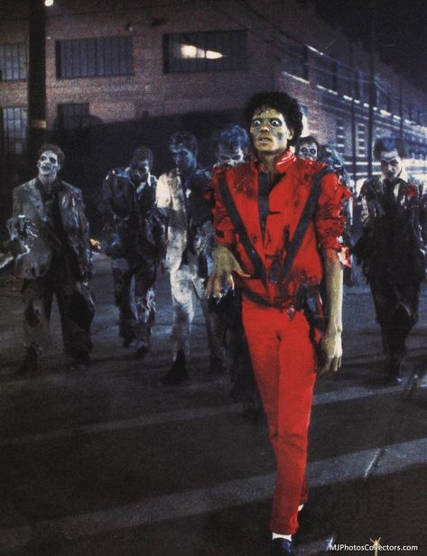 Same Place Different Time, Michael Jackson Zombie, Thriller Video, Michael Jackson Wallpaper, Halloween Wallpaper Cute, Michael Jackson Thriller, Male Idols, Joseph Jackson, Drag Makeup