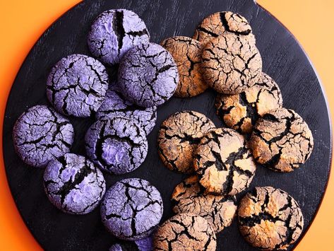 Halloween Wars, Crinkle Cookies Recipe, Black Cocoa, Cookie Spread, Spooky Treats, Crinkle Cookies, Chewy Cookie, Kitchen Food, Halloween Cookies