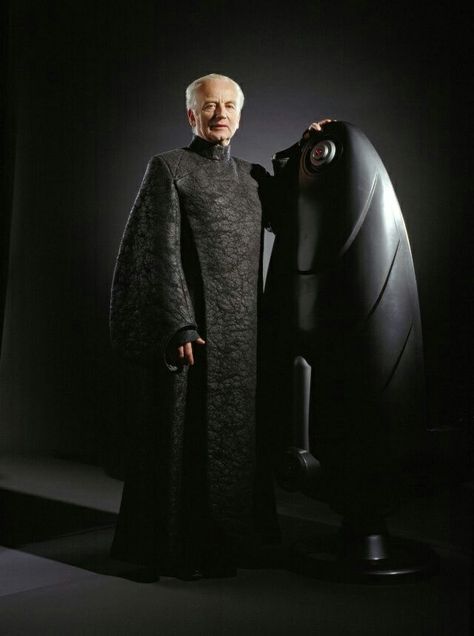 Palpatine the Supreme Chancellor (lan McDiarmid) Ian Mcdiarmid, Chancellor Palpatine, Darth Sidious, Star Wars Planets, Revenge Of The Sith, Emperor Palpatine, Star Wars Sith, Star Wars Fashion, Star Trek Images