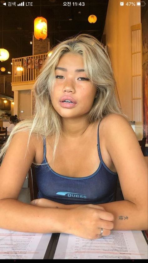 Platinum Blonde Tan Skin, Tan Asian Blonde Hair, Tan With Blonde Hair, Tan Skin With Blonde Hair, Blonde Balayage Tan Skin, Blond Hair Tan Skin, Blonde Tan Skin, Blonde Hair On Asian Women, Blonde Balage