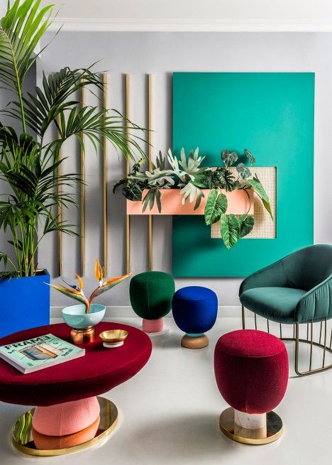 This colorfulness is just irresistible! Masquespacio interior-design studio renovation in Valencia Spain Interior Kantor, Interior Design Per La Casa, Memphis Design, Design Del Prodotto, Interior Modern, Color Harmony, Cafe Design, A Living Room, 인테리어 디자인