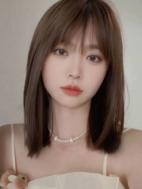 More beautiful if you styles your hair like this Rebonded Hair With Bangs, Mid Length Hair With Bangs, Rebonded Hair, Layered Haircuts For Medium Hair, Bangs With Medium Hair, Shoulder Hair, Bridesmaid Hair Short, Shoulder Length Hair Cuts, Haircuts For Medium Hair