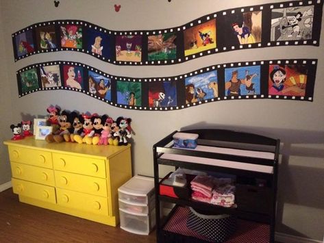 Disney Film Reel Mural DIY.....in like the idea for a theatre room, but maybe with more than just Disney in the frames #Design Disney Playroom, Disney Kids Rooms, Casa Disney, Mural Diy, Deco Disney, Disney Room, Disney Room Decor, Disney Bedrooms, Film Reel