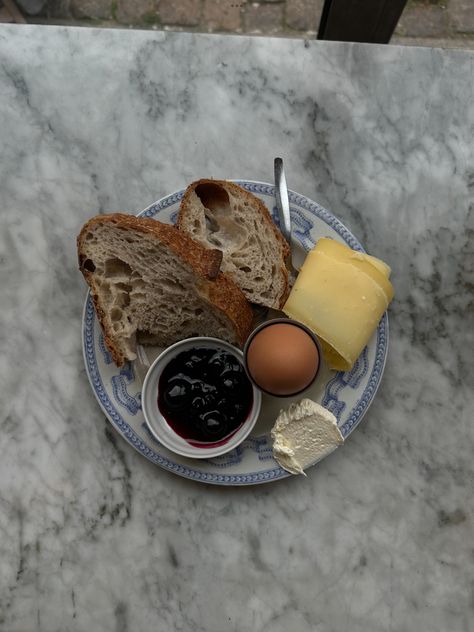 Aesthetic Breakfast Idea, German Breakfast Aesthetic, Danish Lifestyle Aesthetic, Danish Breakfast Aesthetic, Scandi Lifestyle Aesthetic, Aesthetic Breakfast Table, Swedish Breakfast Aesthetic, European Breakfast Aesthetic, Winter Breakfast Aesthetic