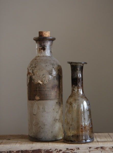 Vintage Objects Photography, Witch Hut, Life Drawing Reference, Old Vases, Antique Glass Bottles, Object Photography, Antique Bottle, Still Life Drawing, Antique Bottles