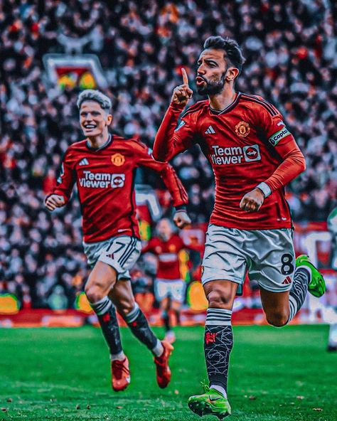 Wallpaper Manchester United, Cold Pics, Family Sketch, Hip Hop Wallpaper, Pageant Costumes, United Wallpaper, Manchester United Team, Bruno Fernandes, Manchester United Wallpaper